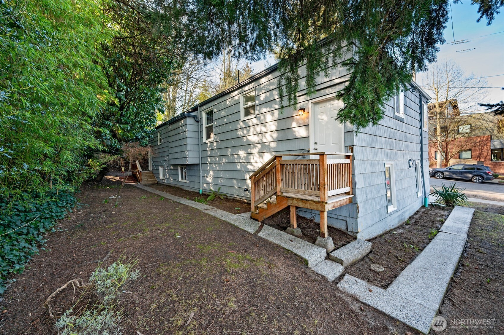 2606 4th Avenue N, Seattle, WA 98109
