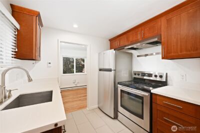 2606 4th Avenue N, Seattle, WA 98109 - Photo 5