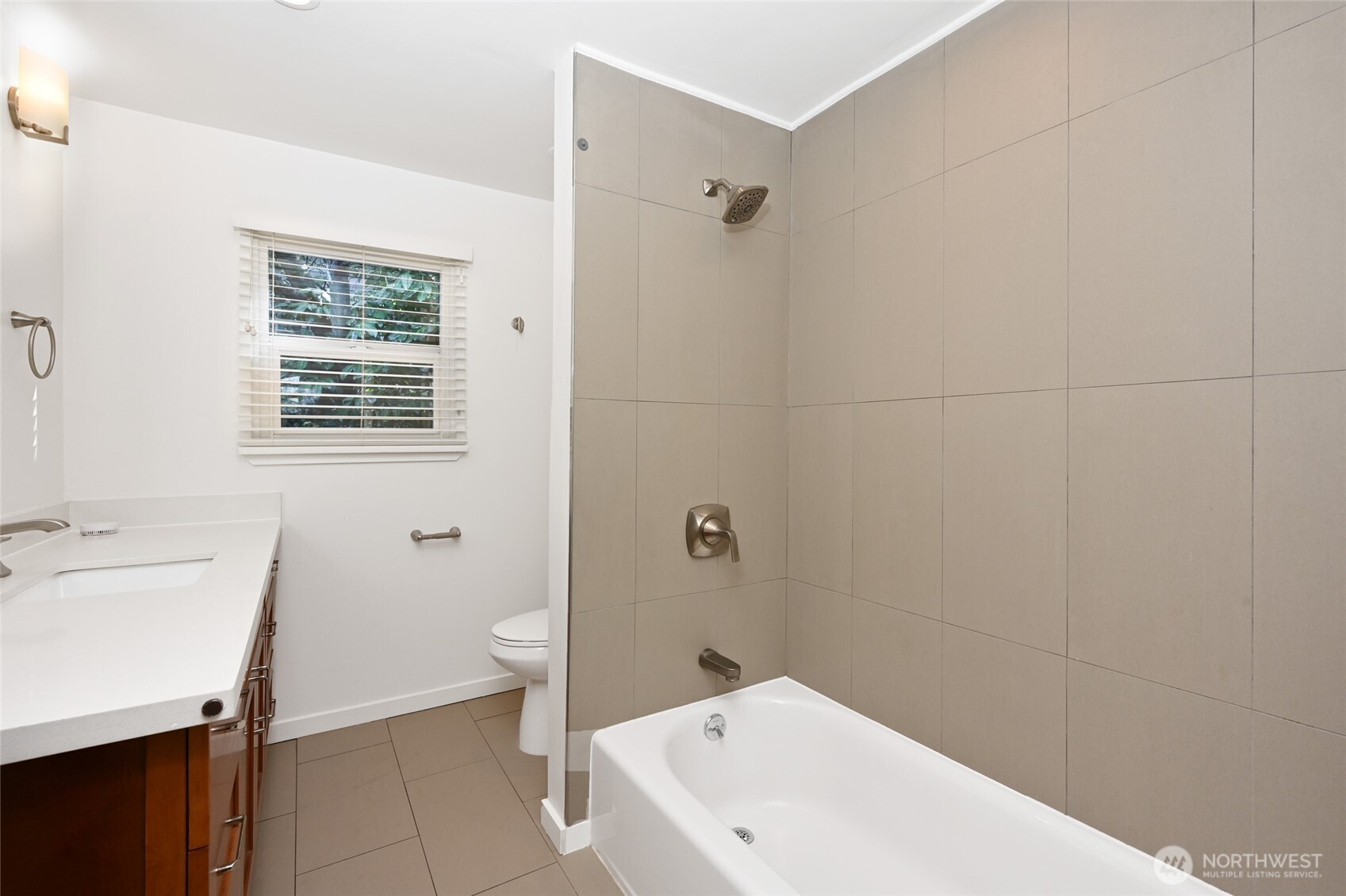 2606 4th Avenue N, Seattle, WA 98109