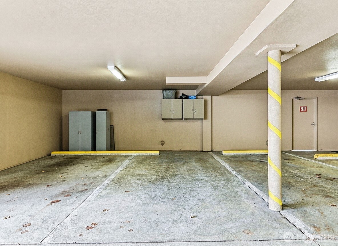 12300 33rd Avenue NE #402, Seattle, WA 98125