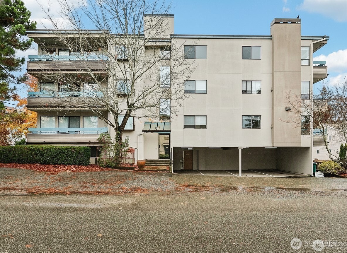 12300 33rd Avenue NE #402, Seattle, WA 98125