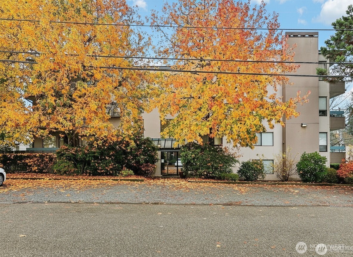 12300 33rd Avenue NE #402, Seattle, WA 98125