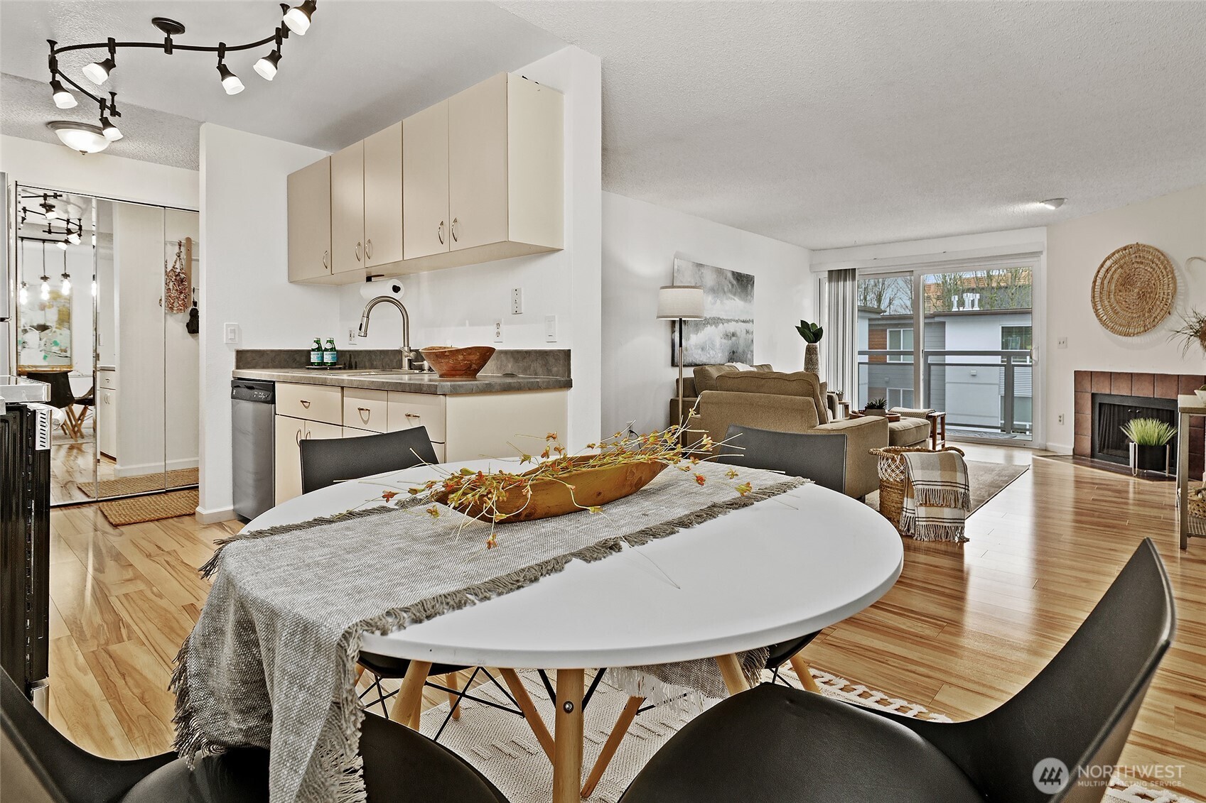 10501 8th Avenue NE #406, Seattle, WA 98125