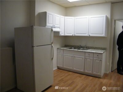 9445 S Park Avenue , Tacoma, WA 98444 - Photo 2