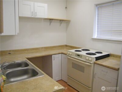 9445 S Park Avenue , Tacoma, WA 98444 - Photo 3