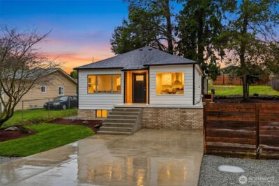 10731 18th Avenue SW, Seattle, WA 98146 - Photo 1