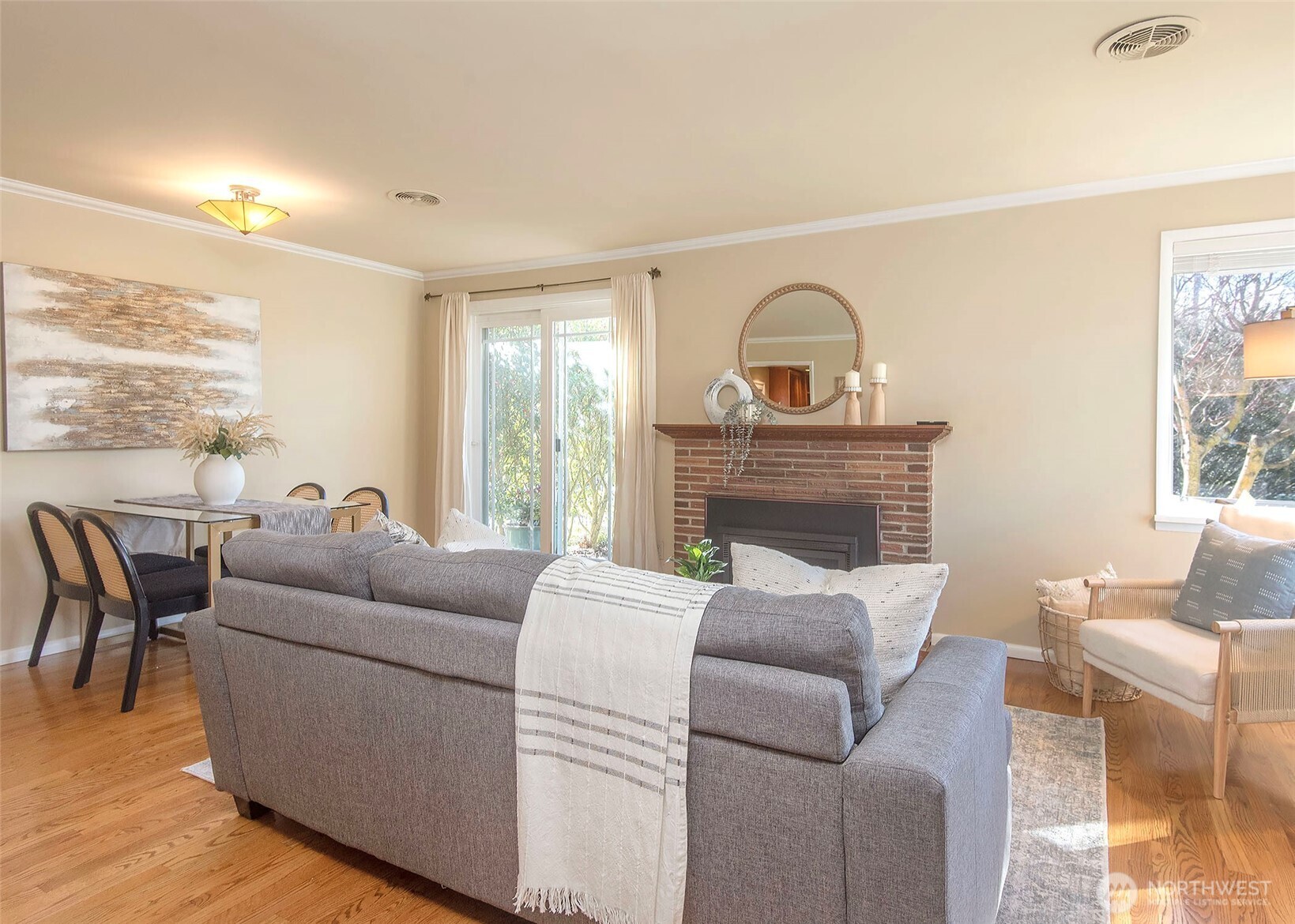 865 NW 75th Street , Seattle, WA 98117