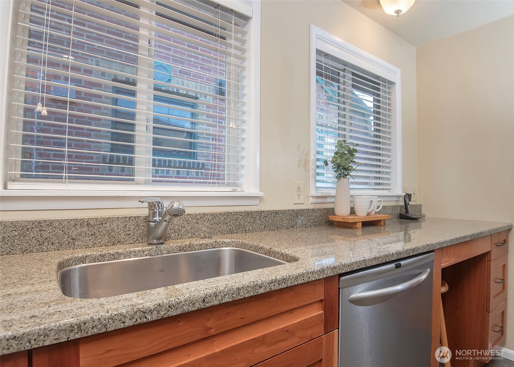 865 NW 75th Street , Seattle, WA 98117