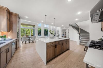 11262 SE 61st Place , Bellevue, WA 98006 - Photo 9