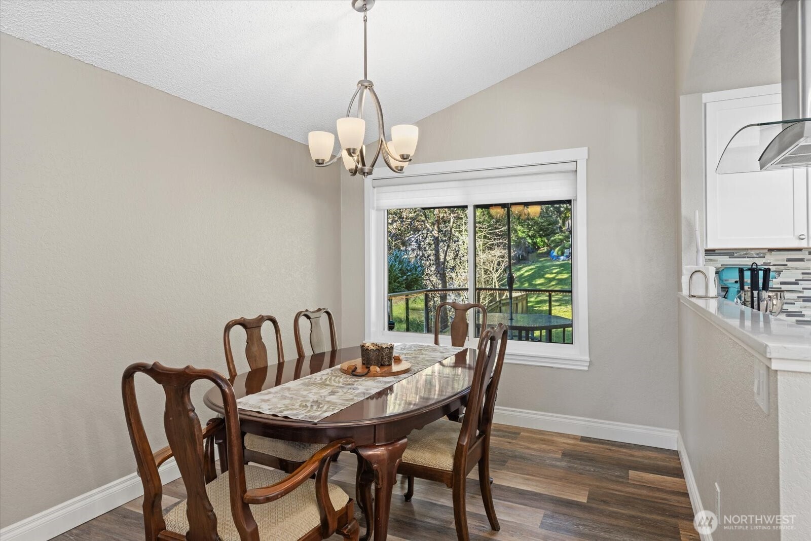 3718 NE 189th Place , Lake Forest Park, WA 98155