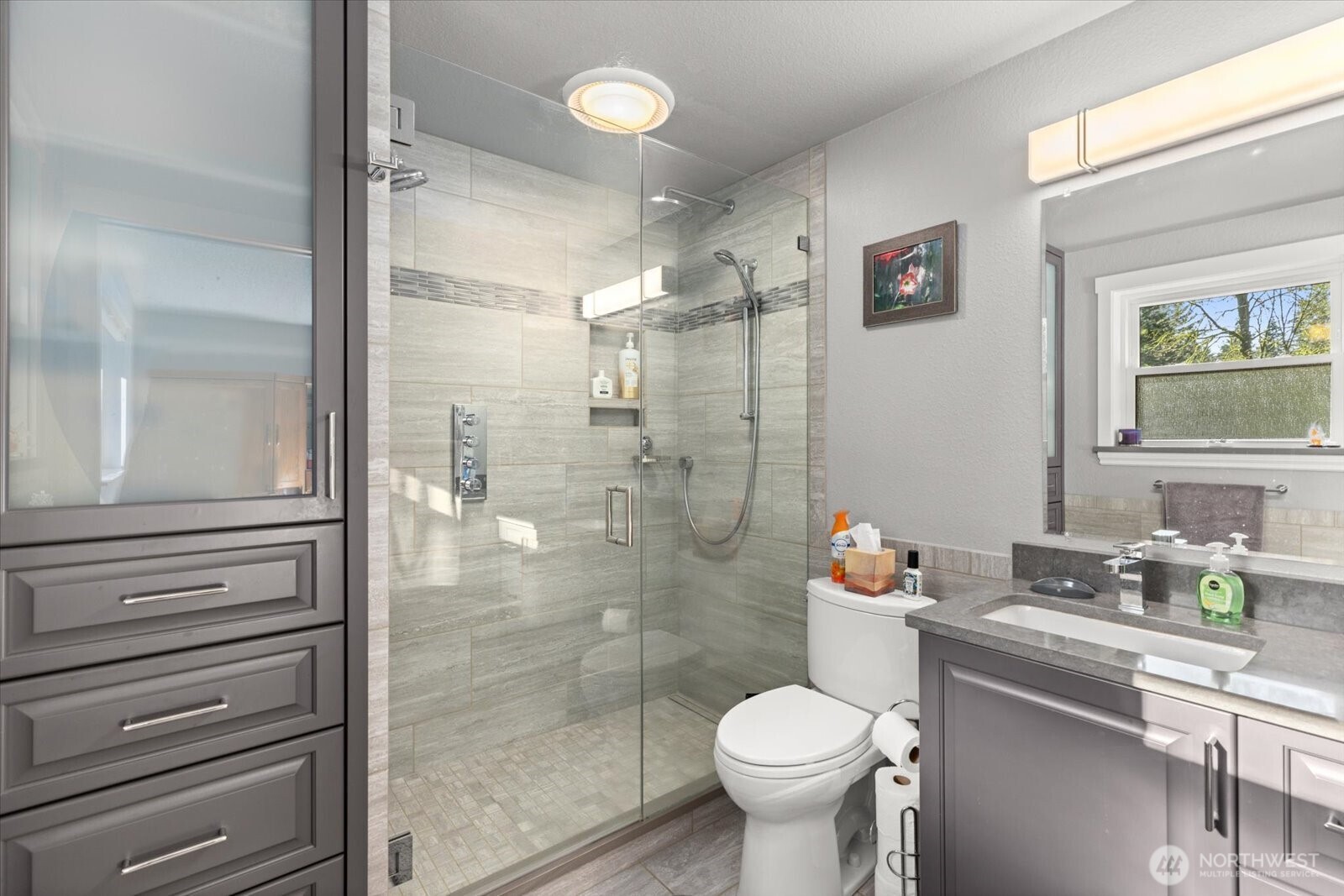 3718 NE 189th Place , Lake Forest Park, WA 98155