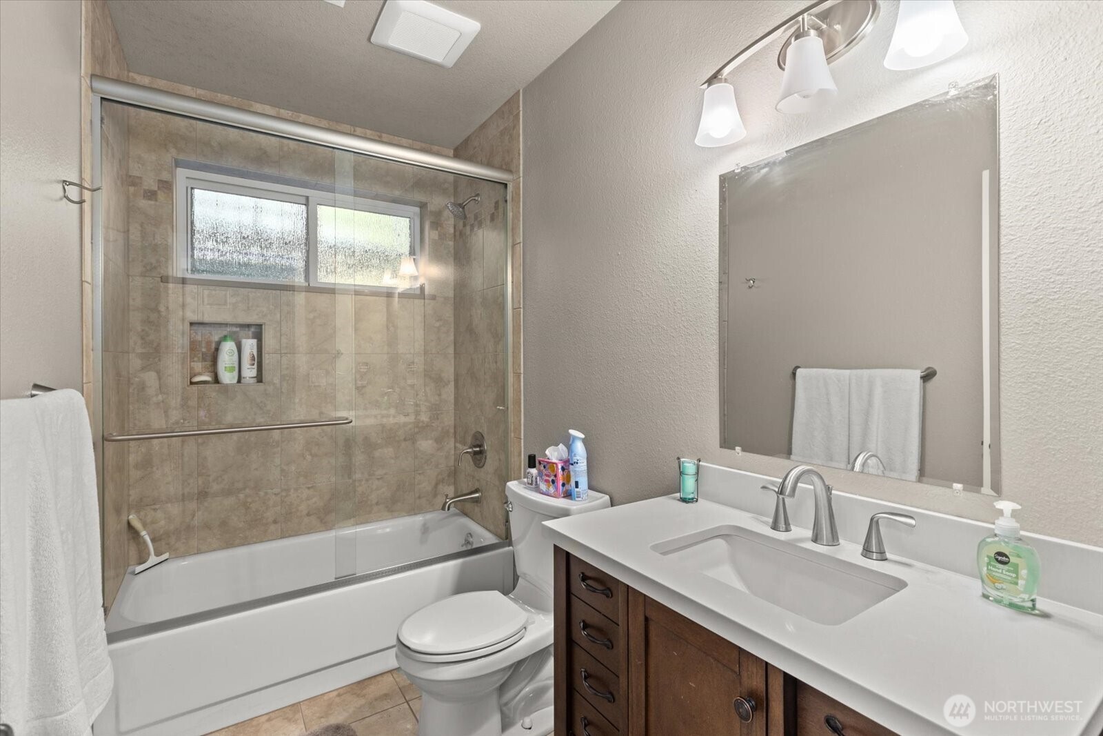 3718 NE 189th Place , Lake Forest Park, WA 98155