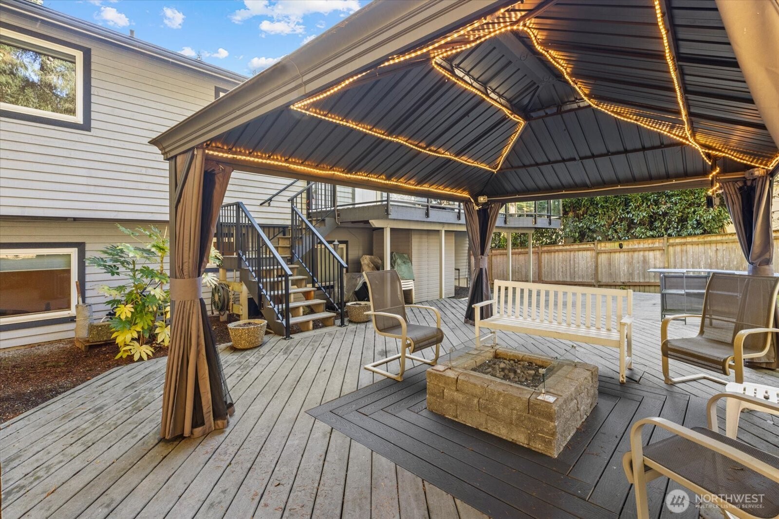 3718 NE 189th Place , Lake Forest Park, WA 98155