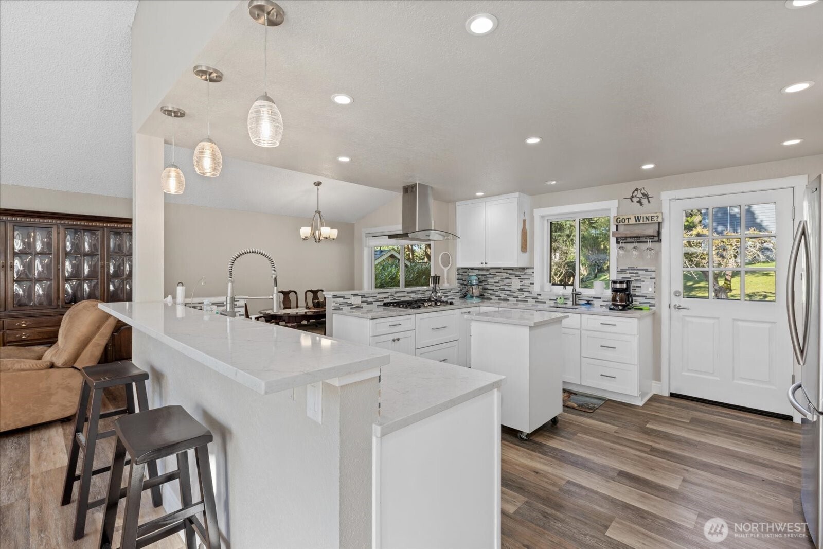 3718 NE 189th Place , Lake Forest Park, WA 98155