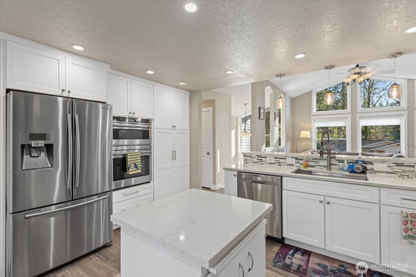 3718 NE 189th Place , Lake Forest Park, WA 98155