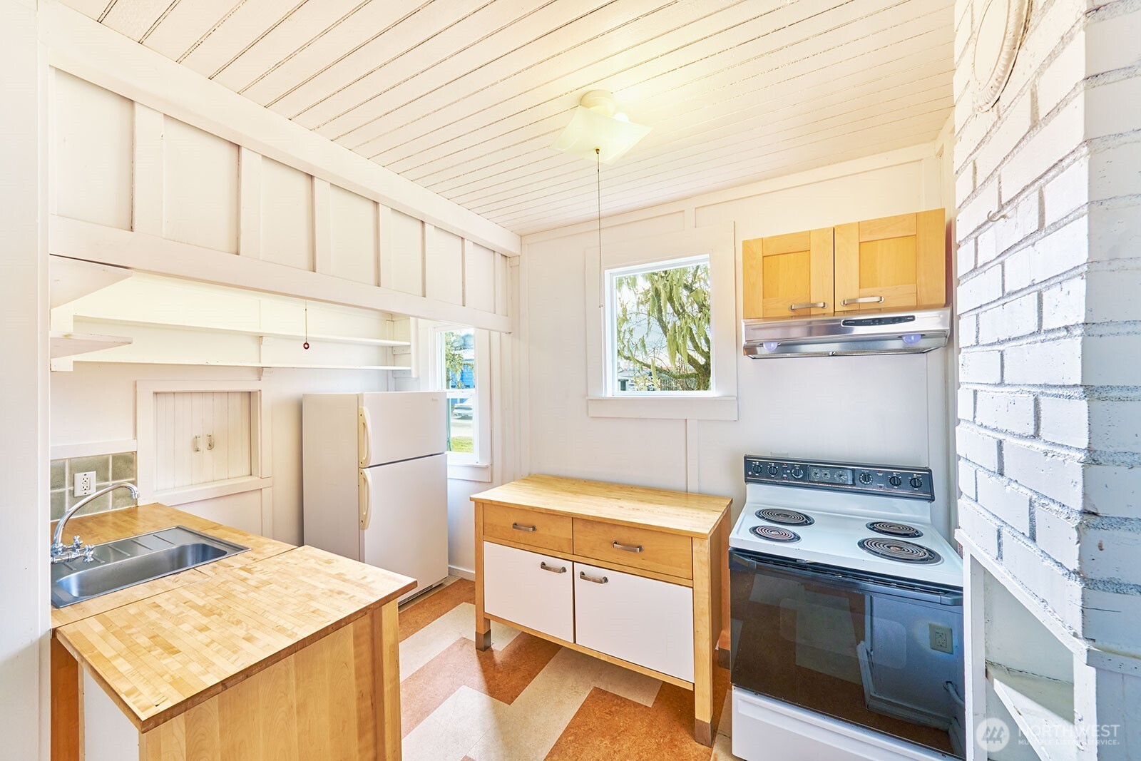 4302 L Place , Seaview, WA 98644