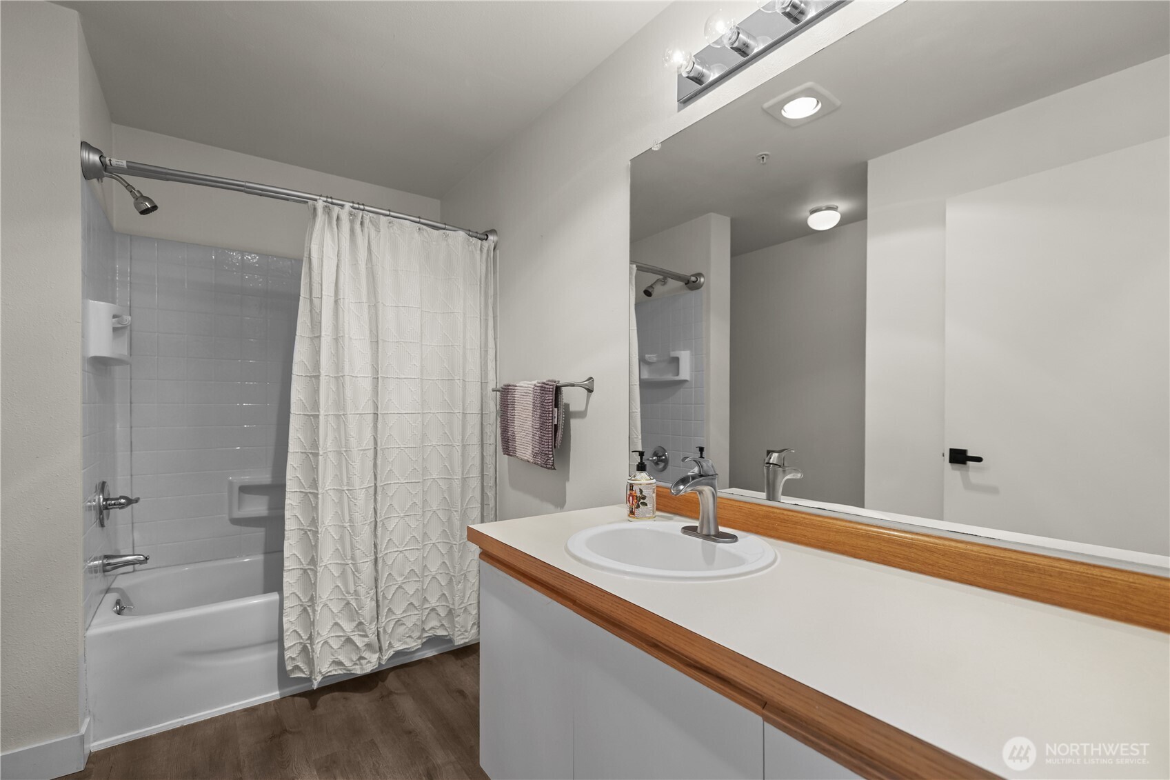 21920 42nd Avenue S #104, Kent, WA 98032