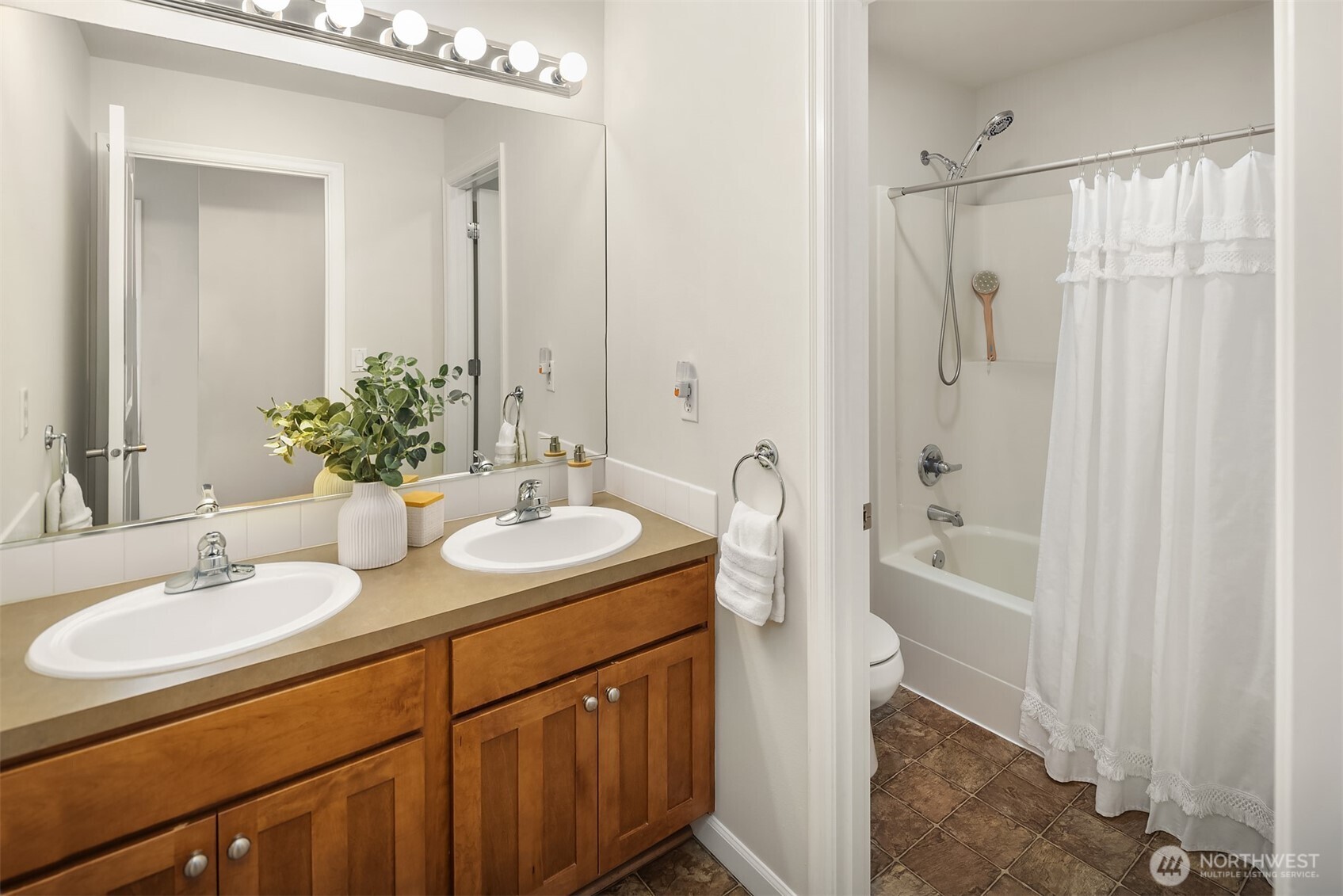 1485 24th Avenue NE, Issaquah, WA 98029