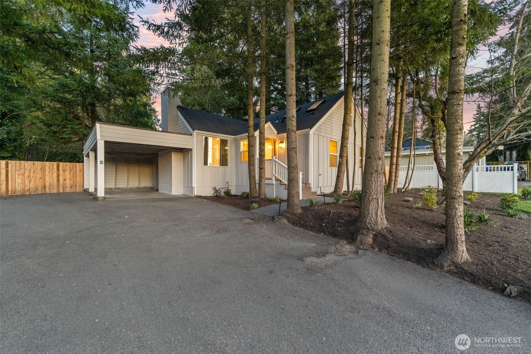 12250 Densmore Avenue N, Seattle, WA 98133