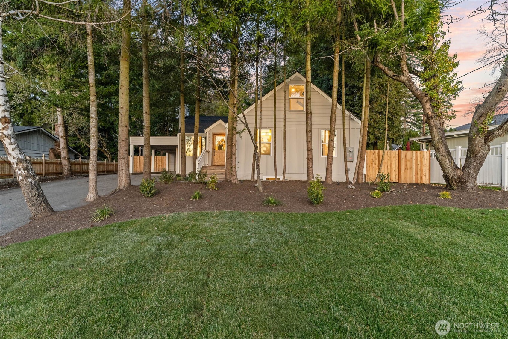 12250 Densmore Avenue N, Seattle, WA 98133