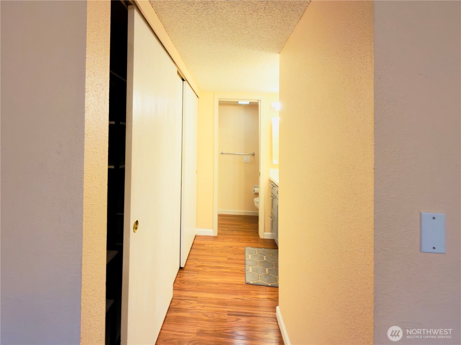 4717 W Lake Sammamish Pkwy SE #C305, Sammamish, WA 98027