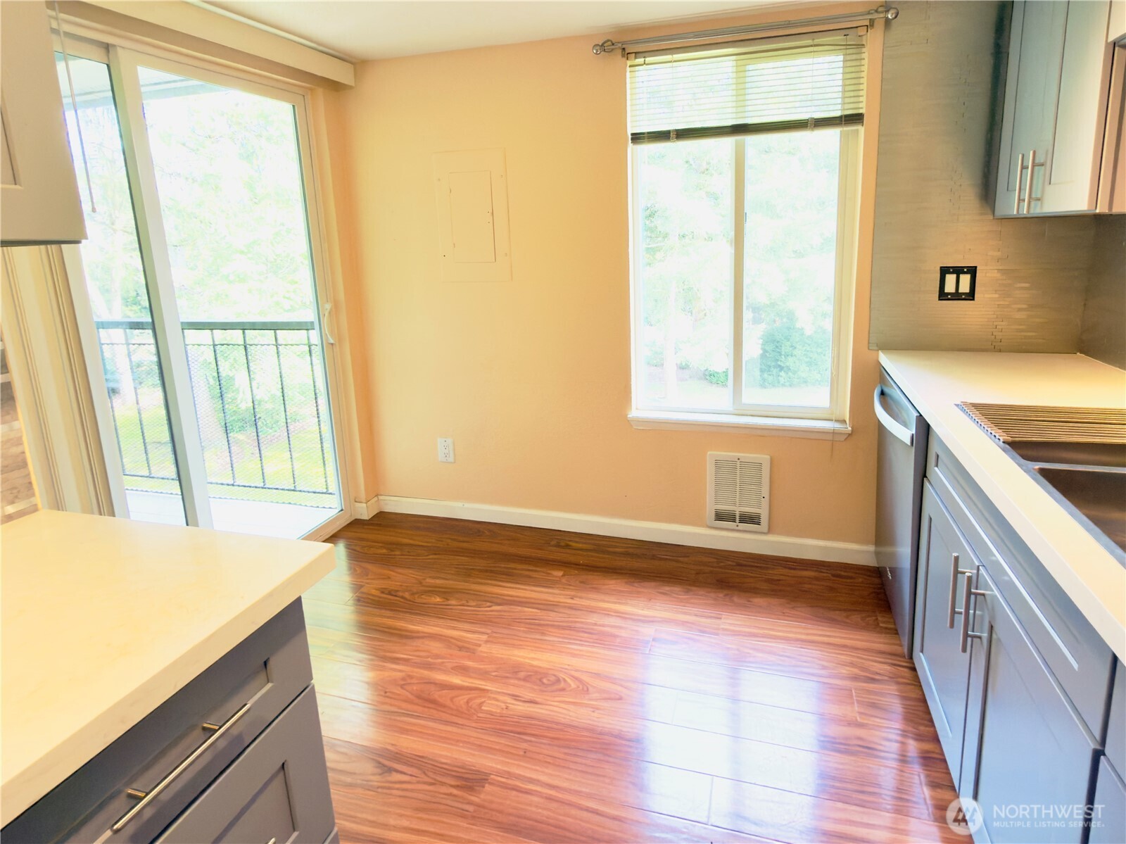 4717 W Lake Sammamish Pkwy SE #C305, Sammamish, WA 98027