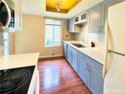 4717 W Lake Sammamish Pkwy SE #C305, Sammamish, WA 98027 - Photo 18