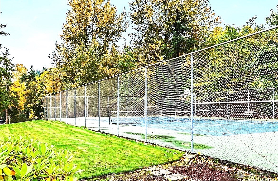 4717 W Lake Sammamish Pkwy SE #C305, Sammamish, WA 98027