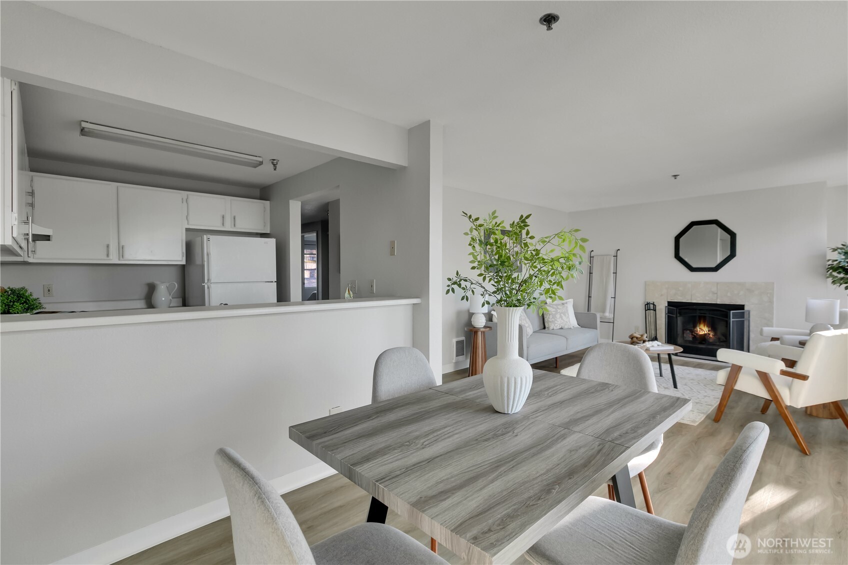 28610 16th Avenue S #303, Federal Way, WA 98003