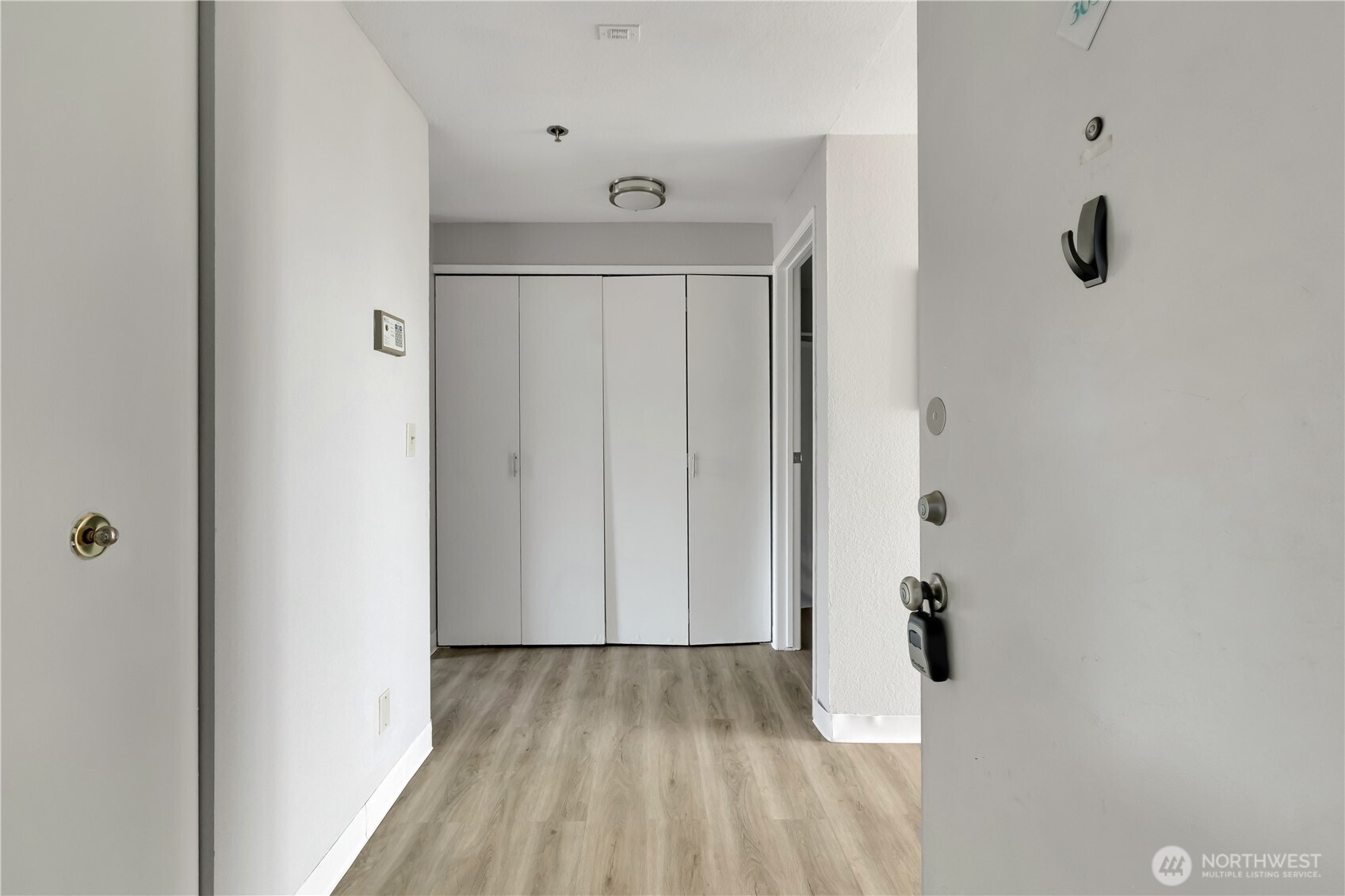 28610 16th Avenue S #303, Federal Way, WA 98003