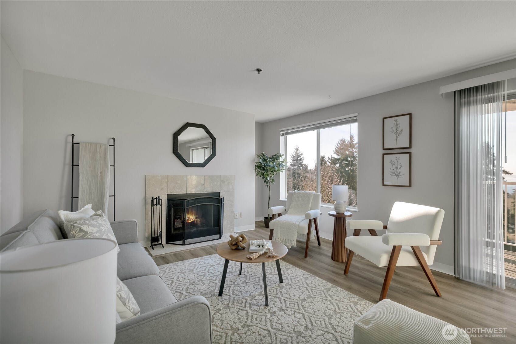 28610 16th Avenue S #303, Federal Way, WA 98003