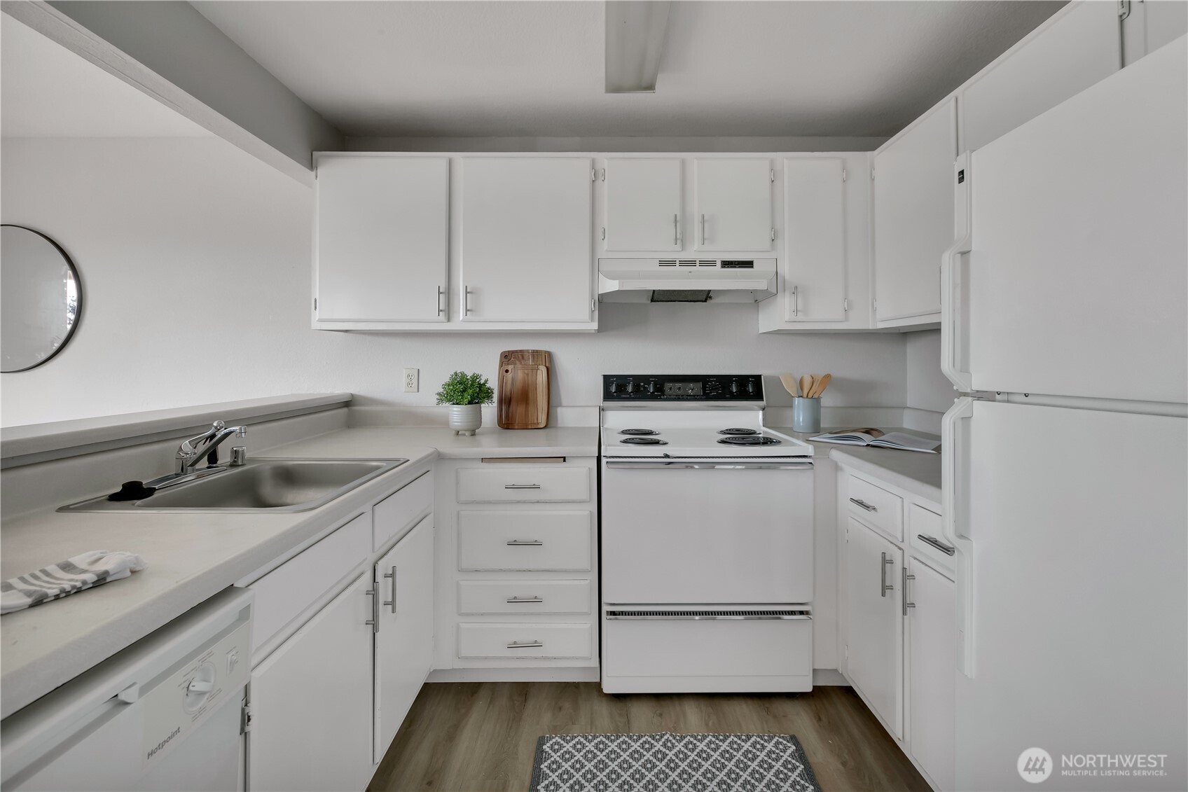 28610 16th Avenue S #303, Federal Way, WA 98003