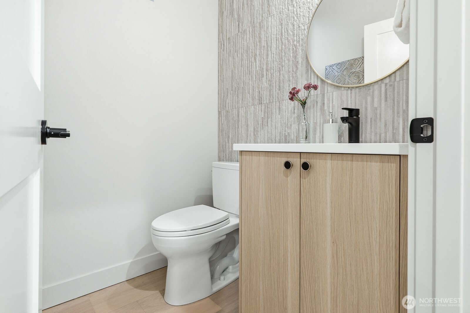 11217 NE 95th Street #B, Kirkland, WA 98033