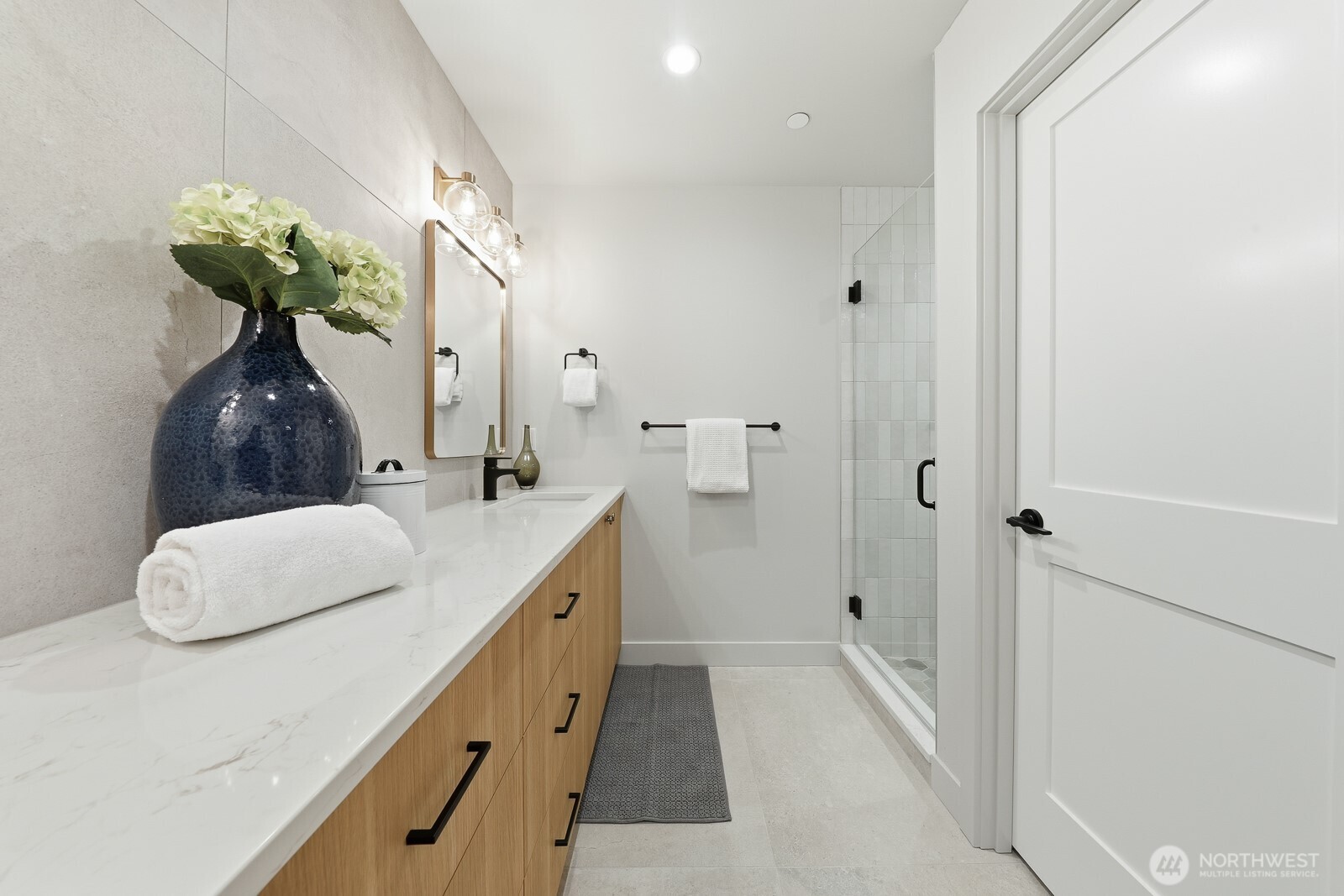 11217 NE 95th Street #B, Kirkland, WA 98033