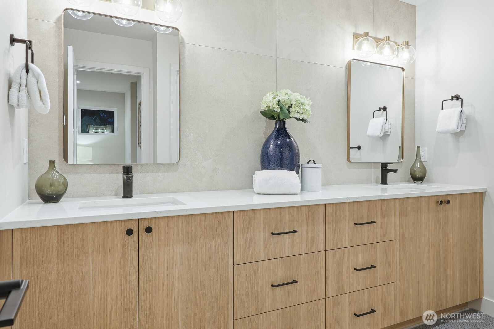 11217 NE 95th Street #B, Kirkland, WA 98033