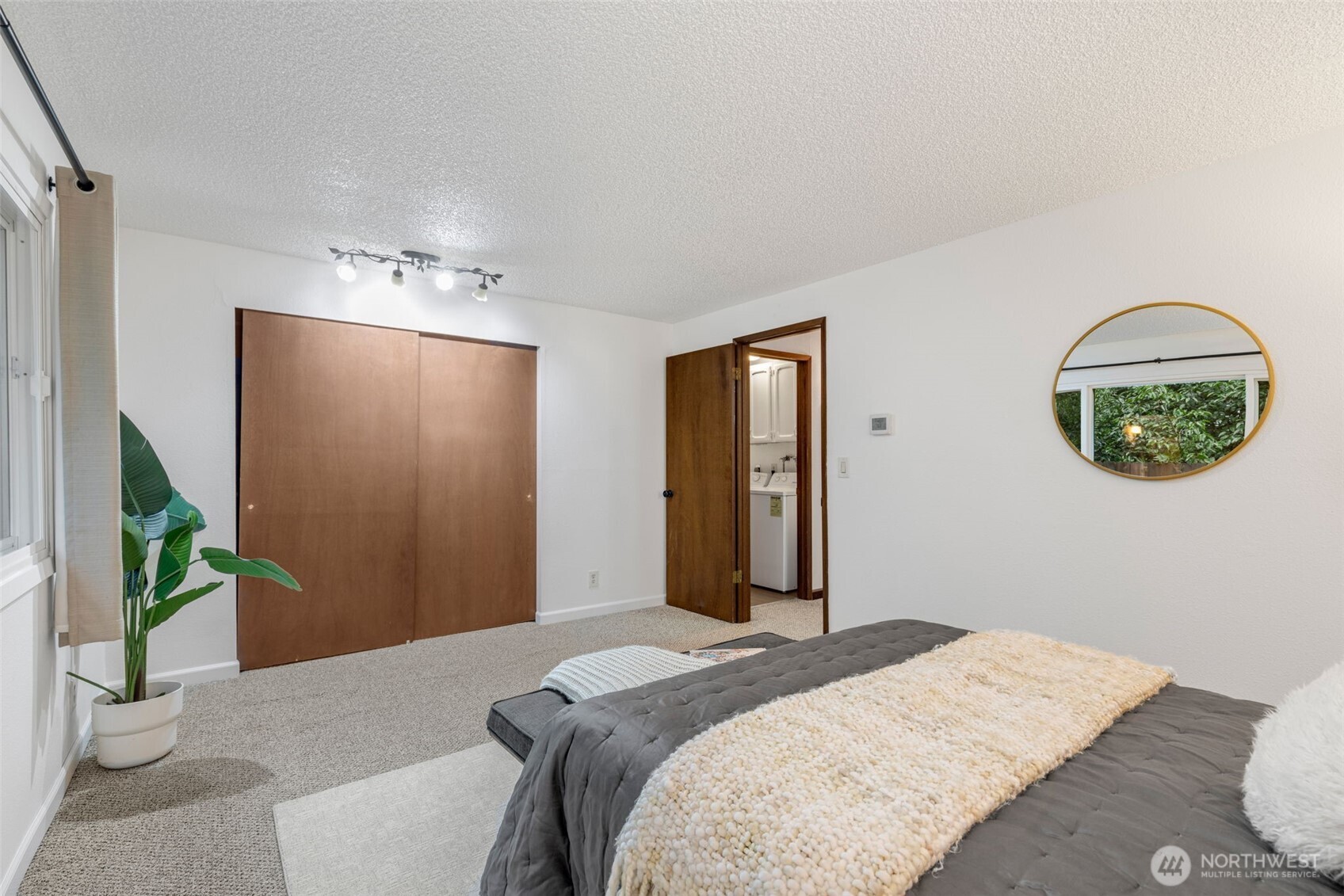 24709 13th Avenue S, Des Moines, WA 98198