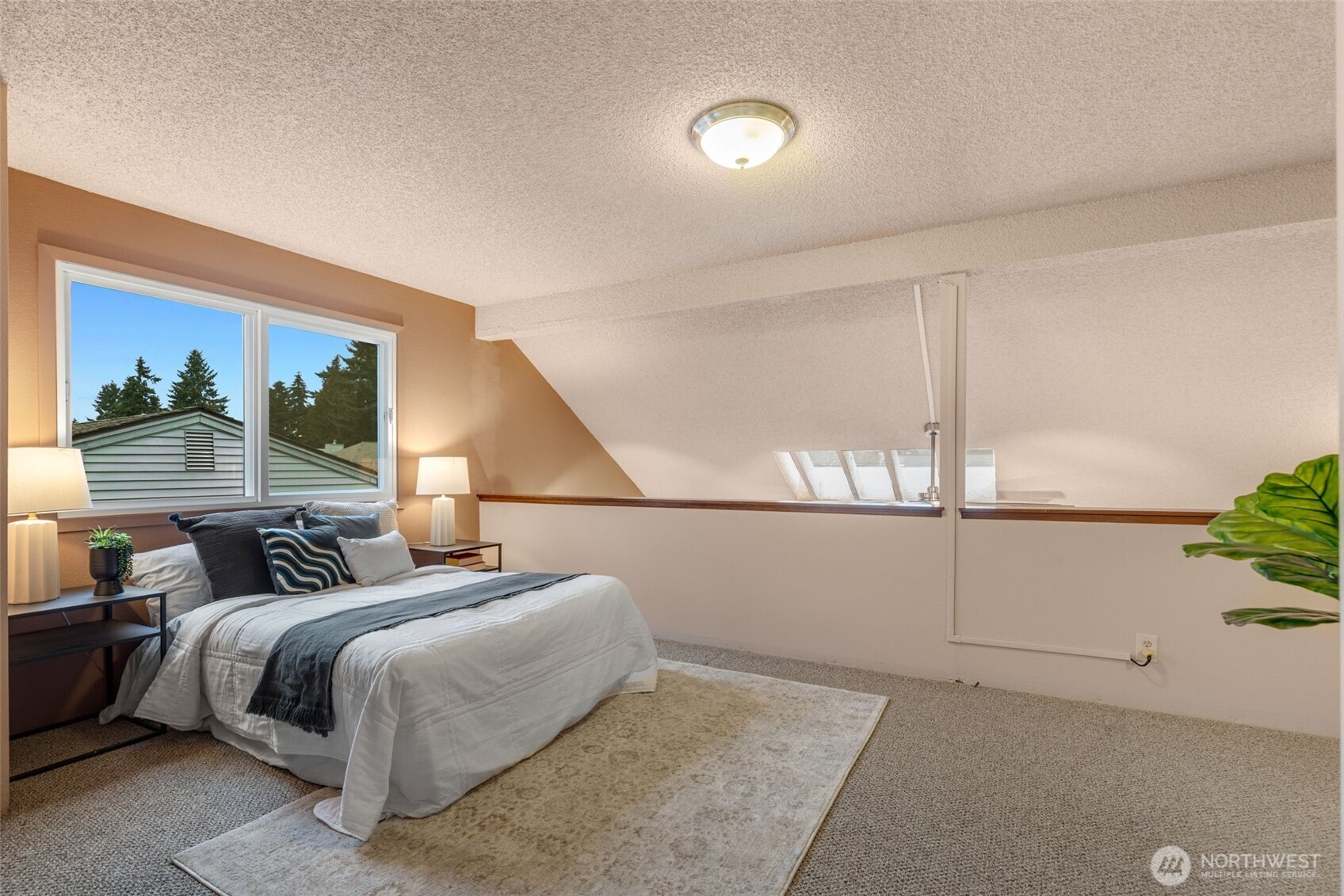 24709 13th Avenue S, Des Moines, WA 98198