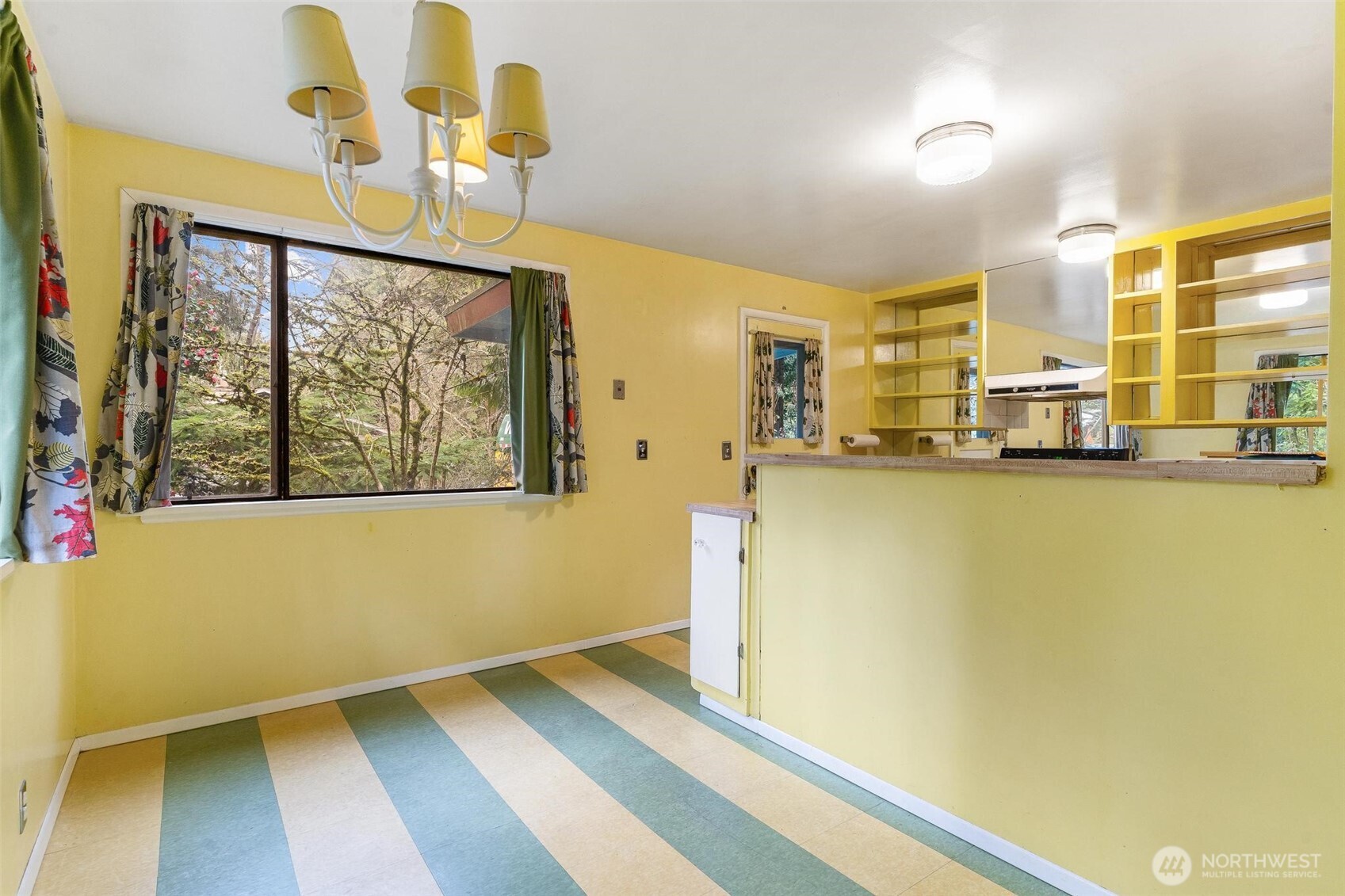 13758 Palatine Avenue N, Seattle, WA 98133