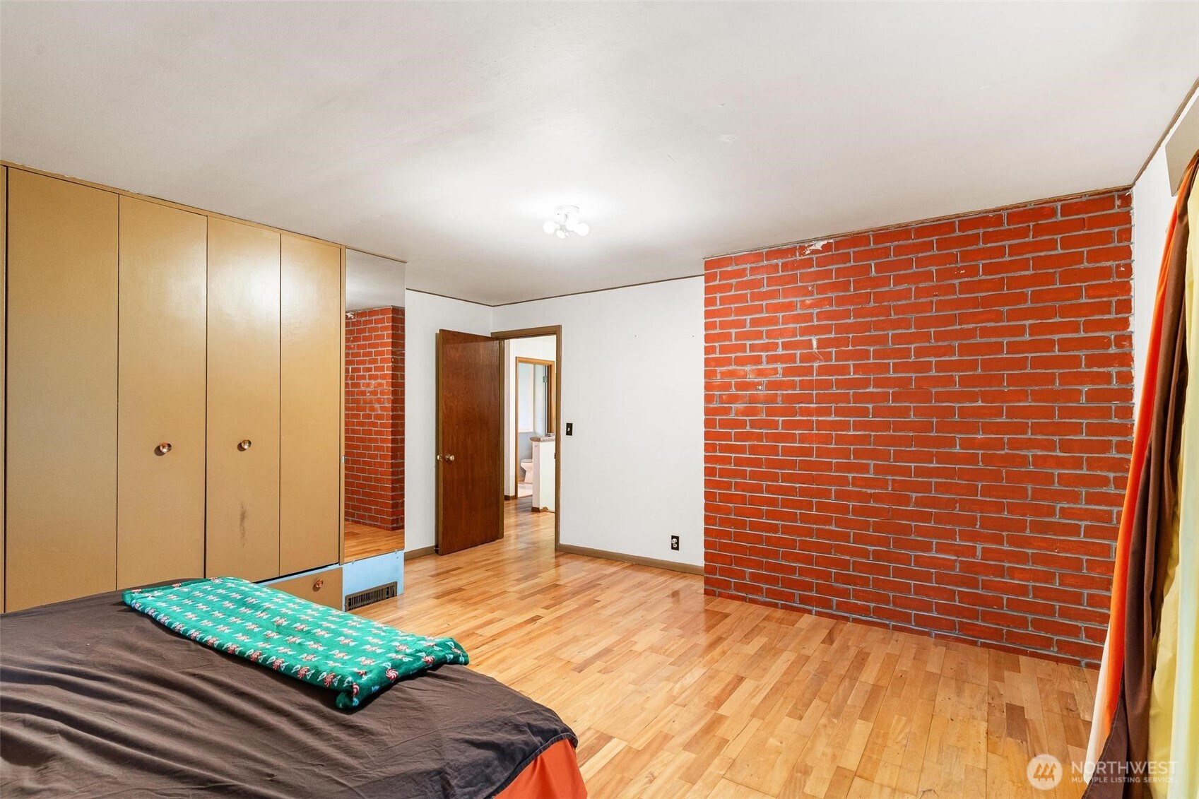 13758 Palatine Avenue N, Seattle, WA 98133