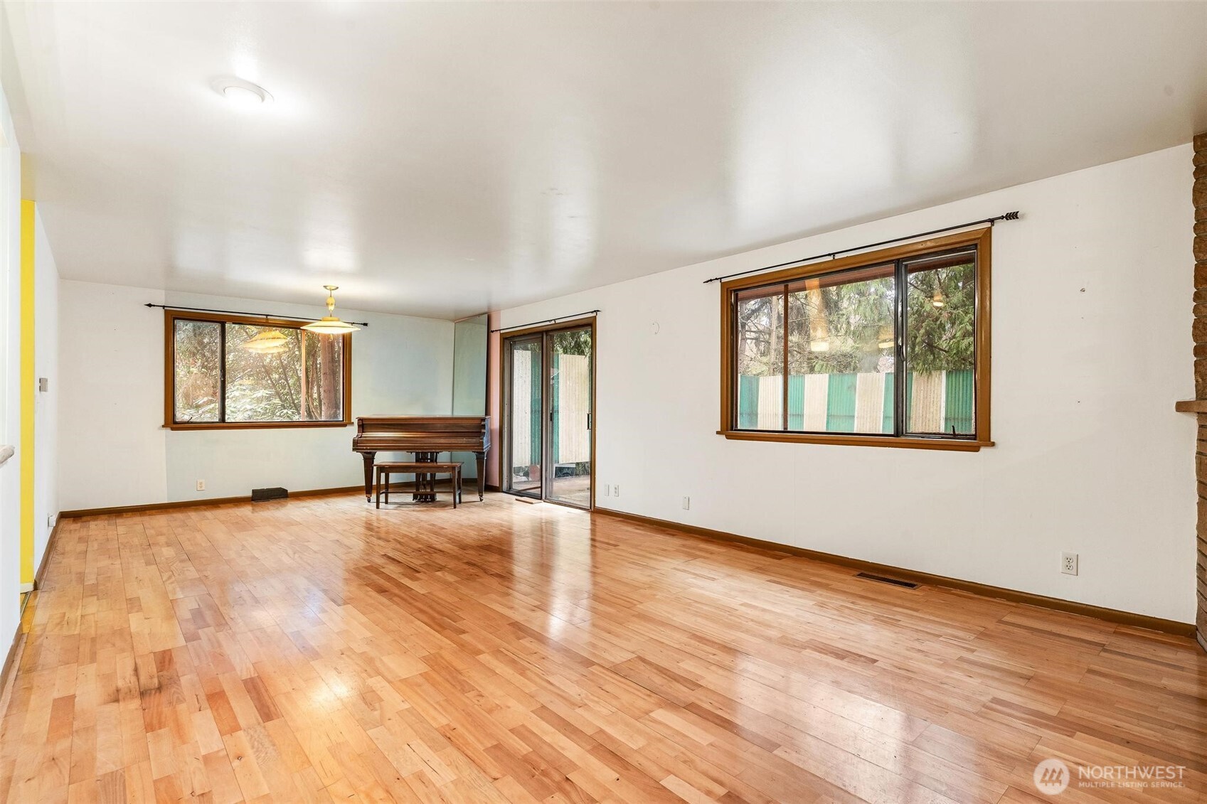 13758 Palatine Avenue N, Seattle, WA 98133