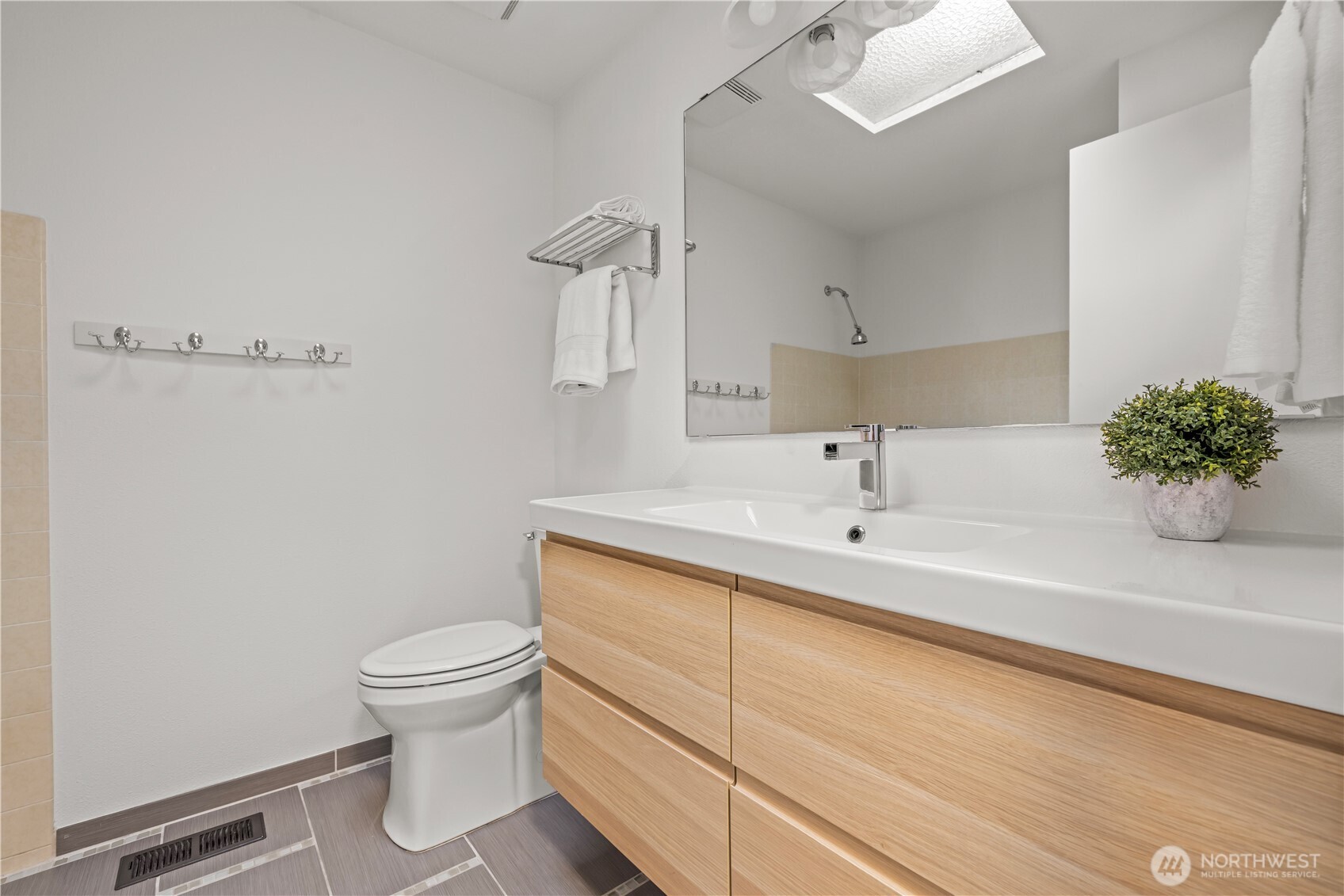 13666 18th Avenue SW, Burien, WA 98166