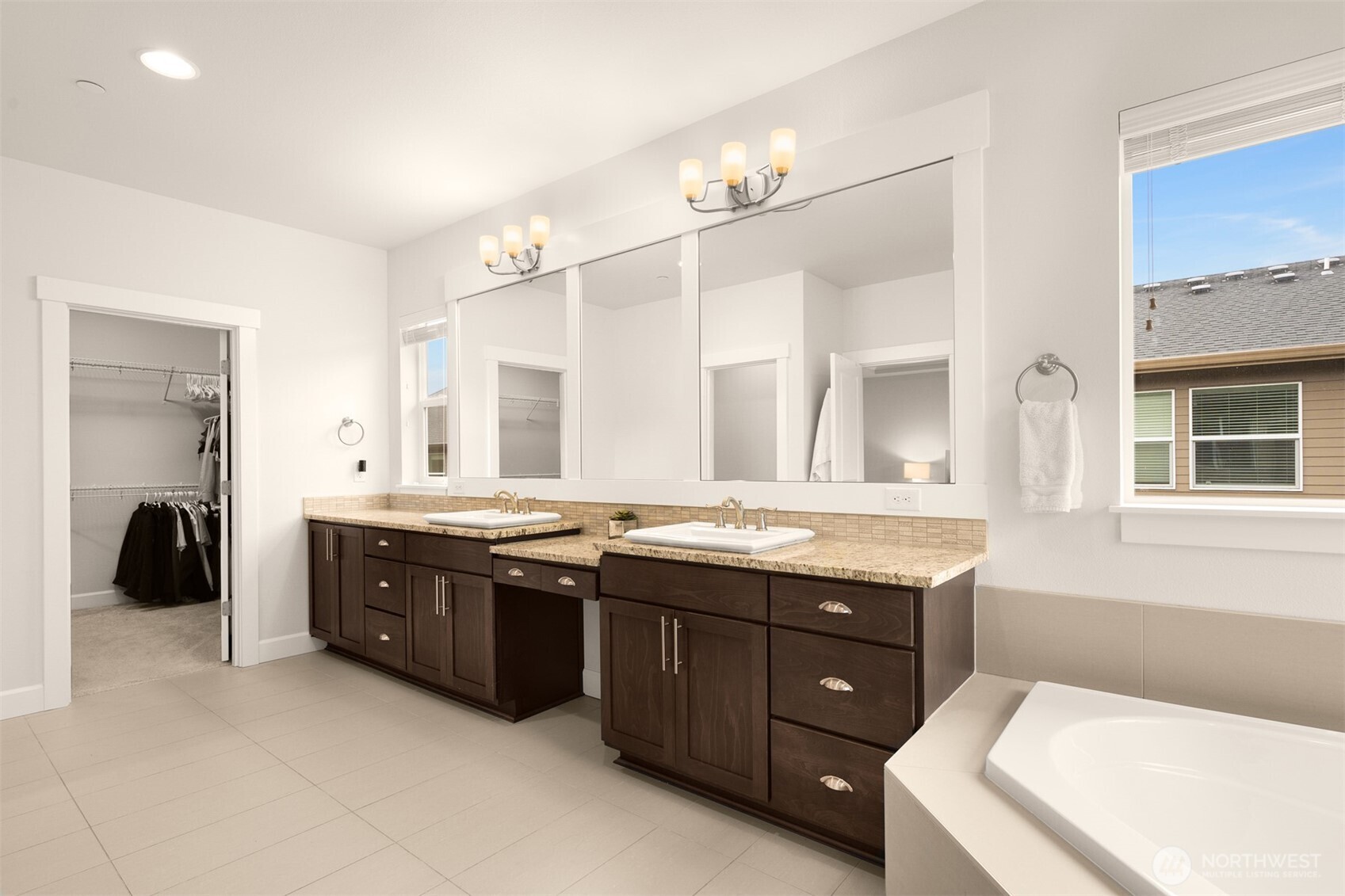 622 Mt Teneriffe Drive SE, North Bend, WA 98045