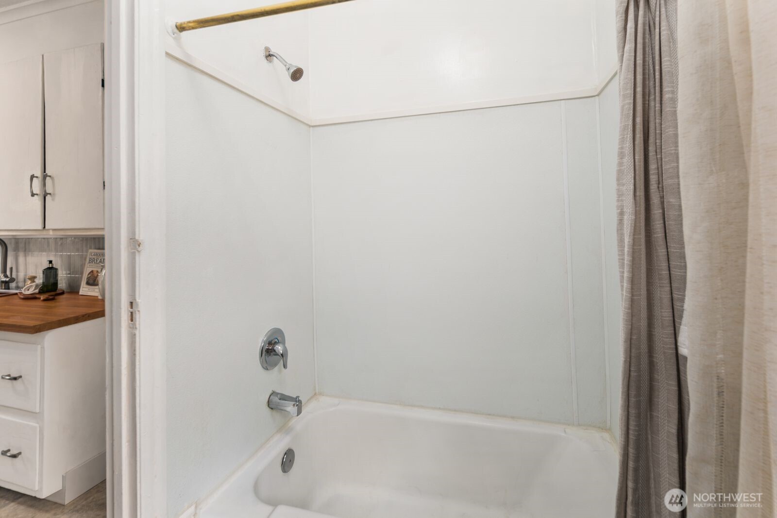 13537 52nd Avenue S, Tukwila, WA 98168-4705