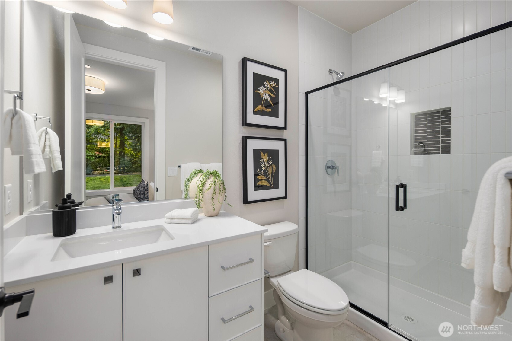 12206 NE 61st Street , Kirkland, WA 98033-8559