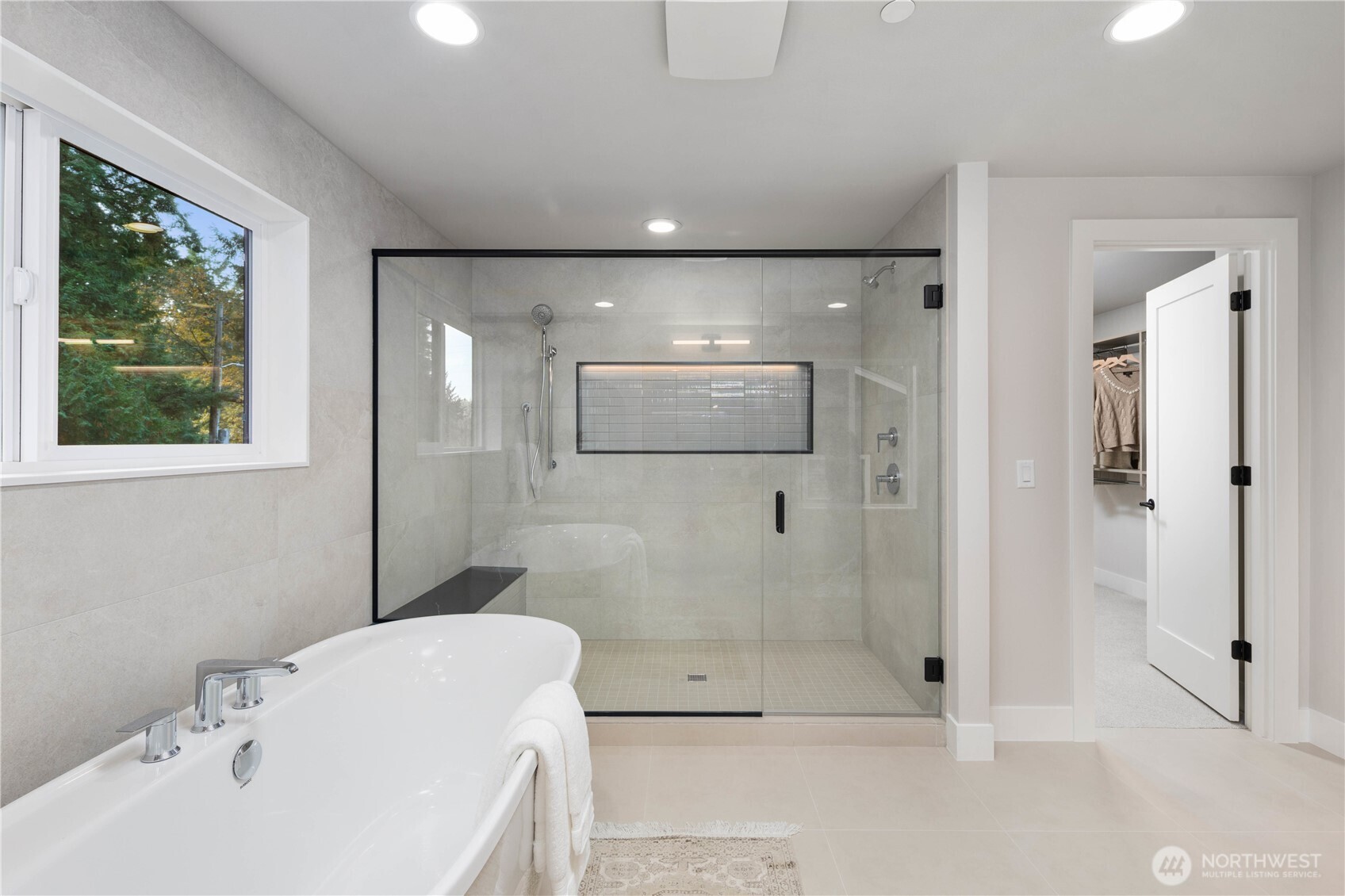 12206 NE 61st Street , Kirkland, WA 98033-8559