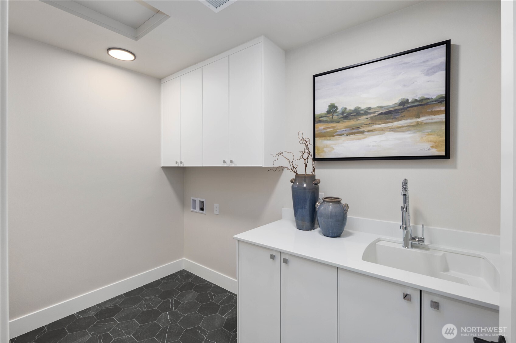 12206 NE 61st Street , Kirkland, WA 98033-8559