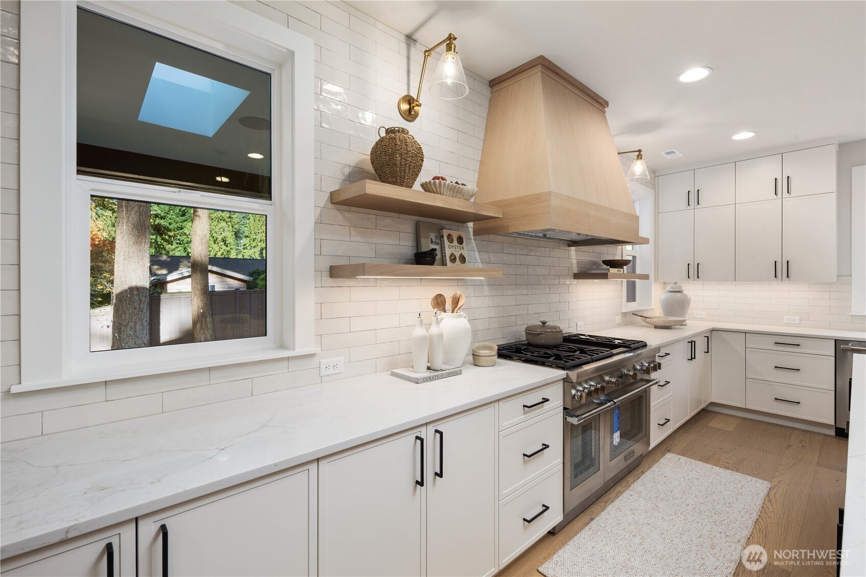 12206 NE 61st Street , Kirkland, WA 98033-8559