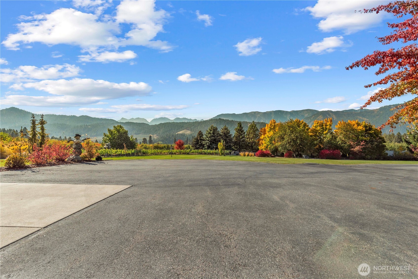 10755 North Road , Leavenworth, WA 98826