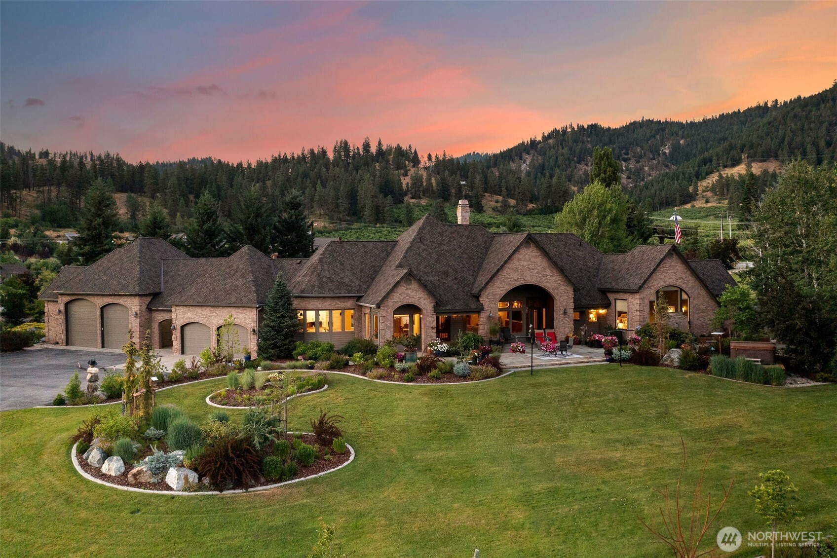 10755 North Road , Leavenworth, WA 98826