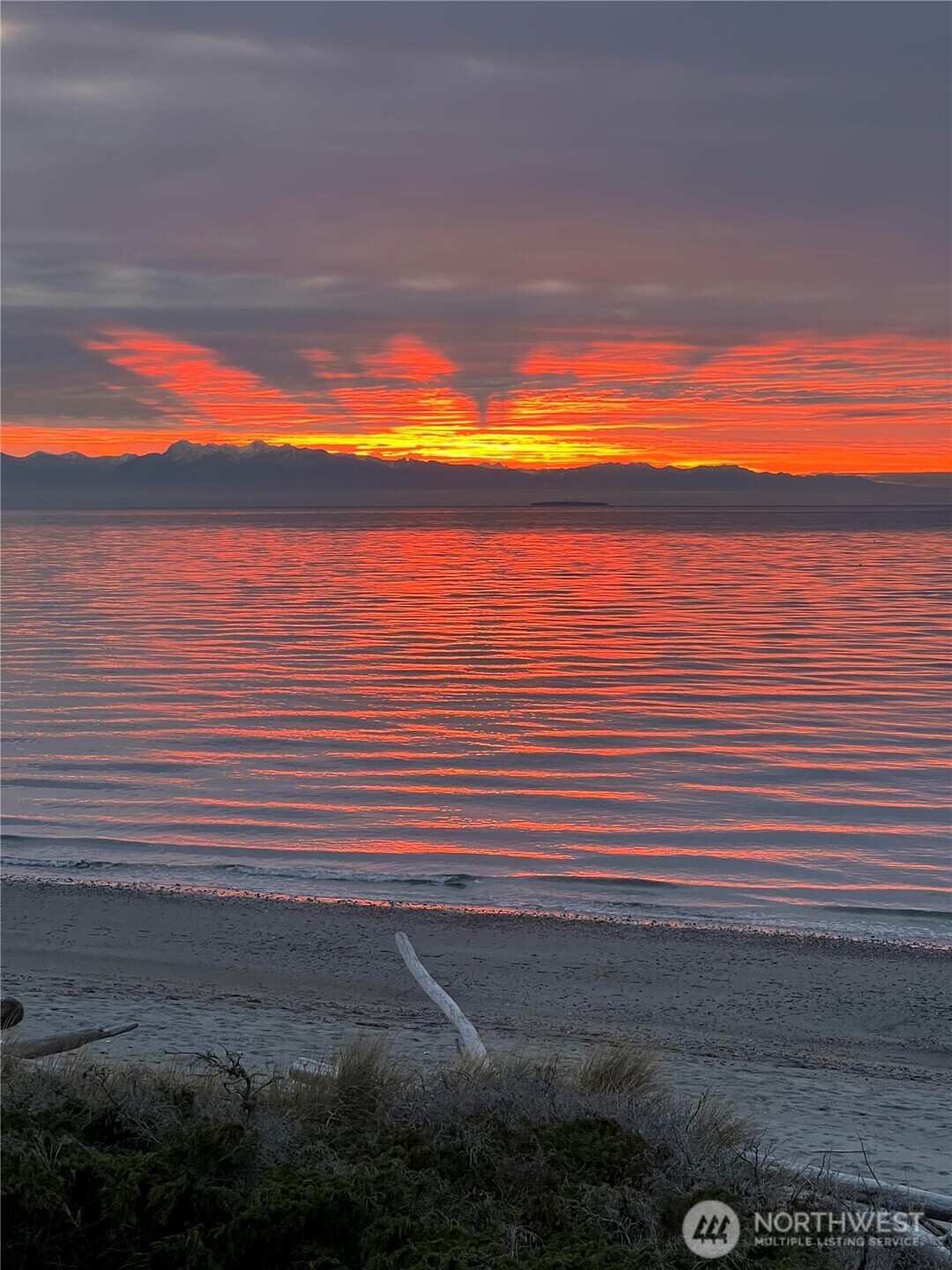 4689 Surfcrest Drive , Oak Harbor, WA 98277